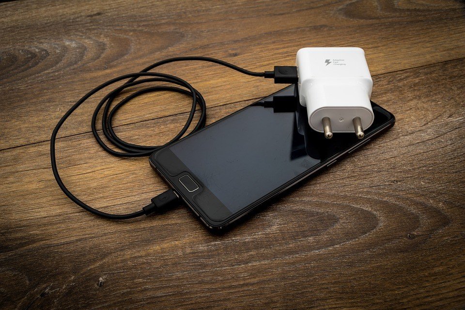 5 THINGS TO CONSIDER WHEN BUYING A MOBILE CHARGER
